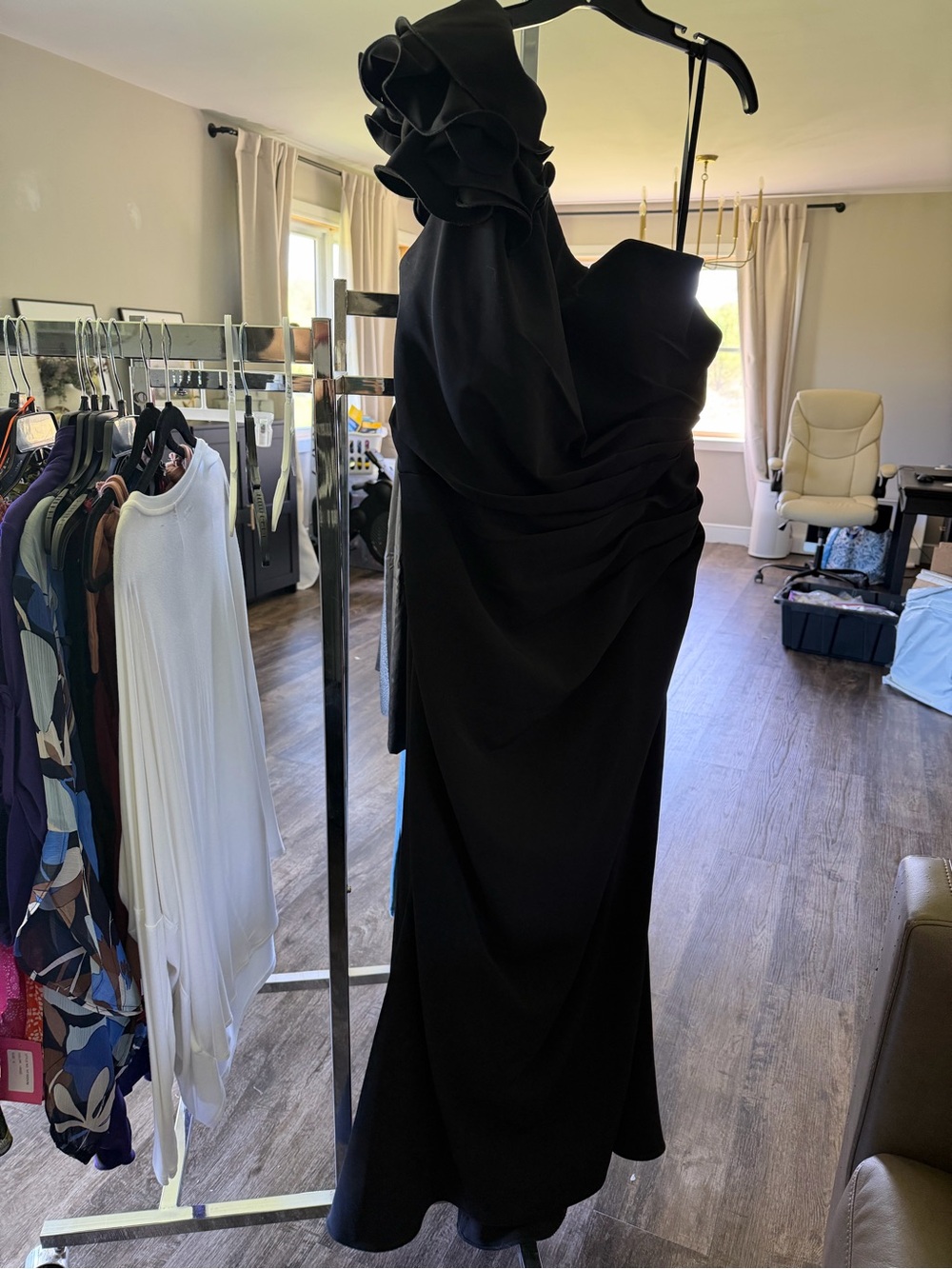 MGNY GOWN -size 16-20-GUC - Picture 2 of 7